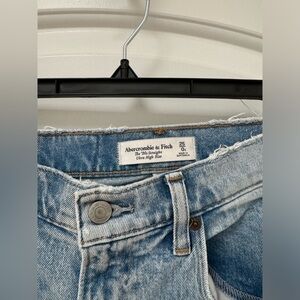 Curve Love 90s Ultra High Rise Straight Jeans in Light Wash Size 25s